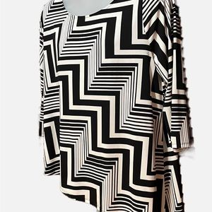 Women’s CHICO’S Top Size 2 Med Black & White Asymmetrical Knit Tunic P28